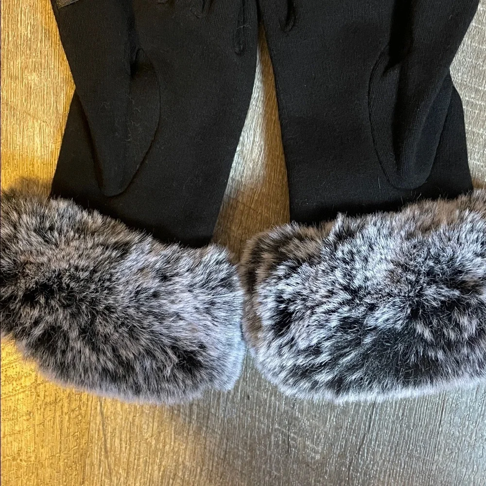 2 Chic Touchscreen Thermal Gloves with Faux Fur Cuffs black Gray